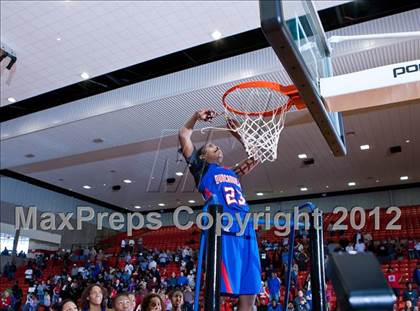 Thumbnail 3 in MacArthur vs. Duncanville (5A Region 1 Final) photogallery.