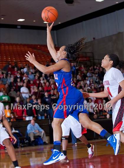 Thumbnail 1 in MacArthur vs. Duncanville (5A Region 1 Final) photogallery.
