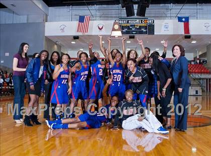 Thumbnail 1 in MacArthur vs. Duncanville (5A Region 1 Final) photogallery.