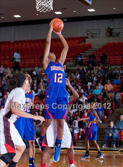 Thumbnail 2 in MacArthur vs. Duncanville (5A Region 1 Final) photogallery.