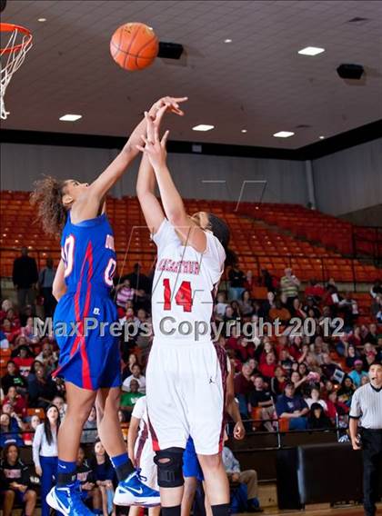 Thumbnail 3 in MacArthur vs. Duncanville (5A Region 1 Final) photogallery.