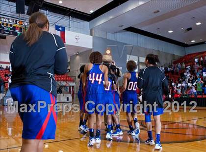 Thumbnail 2 in MacArthur vs. Duncanville (5A Region 1 Final) photogallery.