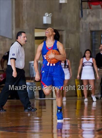 Thumbnail 3 in MacArthur vs. Duncanville (5A Region 1 Final) photogallery.