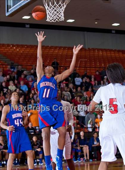 Thumbnail 2 in MacArthur vs. Duncanville (5A Region 1 Final) photogallery.
