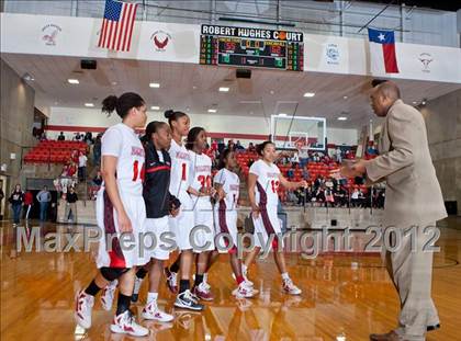 Thumbnail 3 in MacArthur vs. Duncanville (5A Region 1 Final) photogallery.