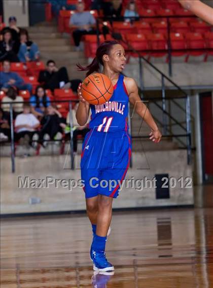 Thumbnail 2 in MacArthur vs. Duncanville (5A Region 1 Final) photogallery.