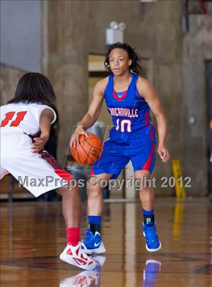 Thumbnail 2 in MacArthur vs. Duncanville (5A Region 1 Final) photogallery.