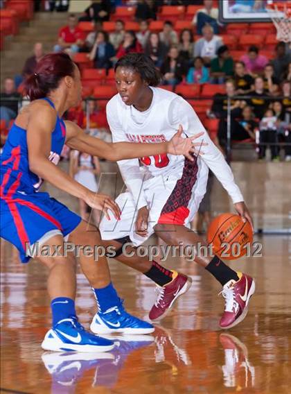 Thumbnail 3 in MacArthur vs. Duncanville (5A Region 1 Final) photogallery.