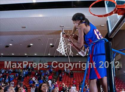 Thumbnail 3 in MacArthur vs. Duncanville (5A Region 1 Final) photogallery.