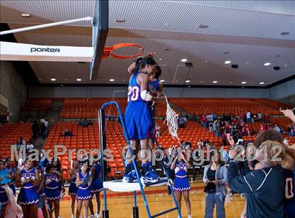 Thumbnail 2 in MacArthur vs. Duncanville (5A Region 1 Final) photogallery.