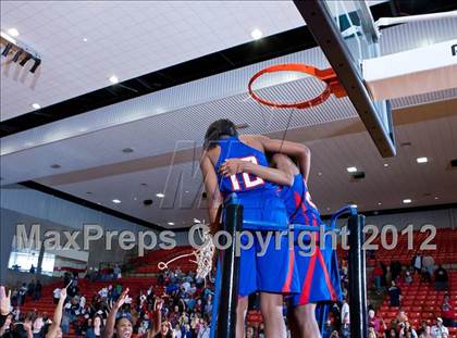 Thumbnail 2 in MacArthur vs. Duncanville (5A Region 1 Final) photogallery.