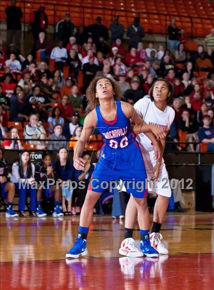 Thumbnail 3 in MacArthur vs. Duncanville (5A Region 1 Final) photogallery.