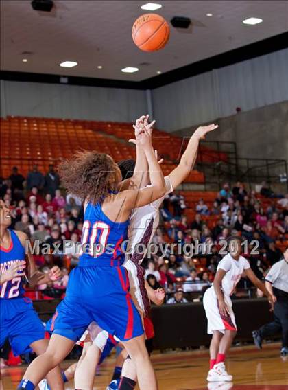 Thumbnail 3 in MacArthur vs. Duncanville (5A Region 1 Final) photogallery.