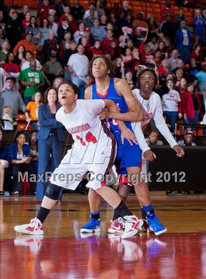 Thumbnail 2 in MacArthur vs. Duncanville (5A Region 1 Final) photogallery.