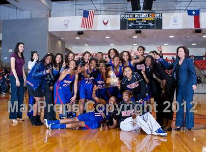 Thumbnail 3 in MacArthur vs. Duncanville (5A Region 1 Final) photogallery.