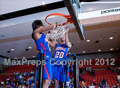Thumbnail 3 in MacArthur vs. Duncanville (5A Region 1 Final) photogallery.