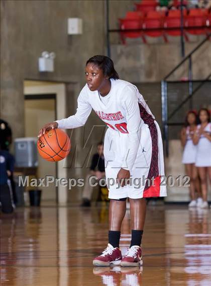 Thumbnail 2 in MacArthur vs. Duncanville (5A Region 1 Final) photogallery.