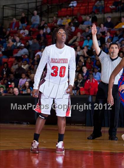 Thumbnail 1 in MacArthur vs. Duncanville (5A Region 1 Final) photogallery.