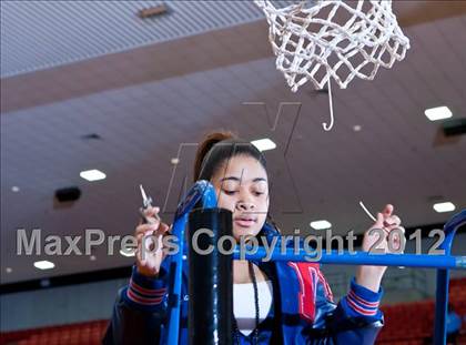 Thumbnail 3 in MacArthur vs. Duncanville (5A Region 1 Final) photogallery.