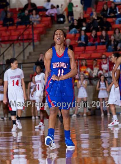 Thumbnail 1 in MacArthur vs. Duncanville (5A Region 1 Final) photogallery.