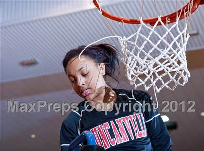 Thumbnail 2 in MacArthur vs. Duncanville (5A Region 1 Final) photogallery.