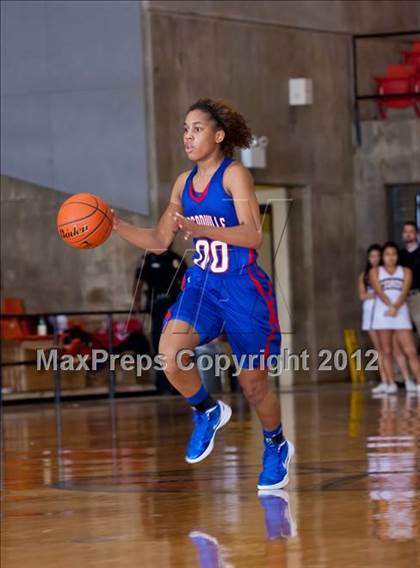 Thumbnail 3 in MacArthur vs. Duncanville (5A Region 1 Final) photogallery.