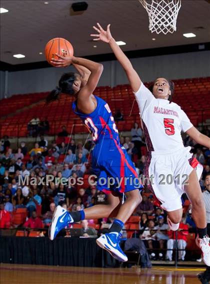 Thumbnail 3 in MacArthur vs. Duncanville (5A Region 1 Final) photogallery.