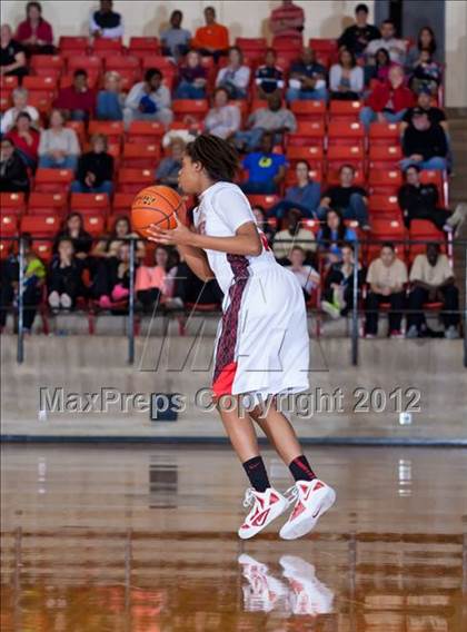 Thumbnail 3 in MacArthur vs. Duncanville (5A Region 1 Final) photogallery.