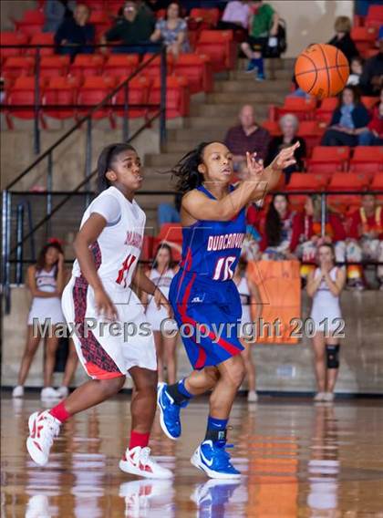 Thumbnail 2 in MacArthur vs. Duncanville (5A Region 1 Final) photogallery.