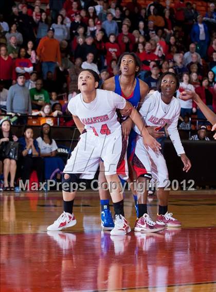 Thumbnail 1 in MacArthur vs. Duncanville (5A Region 1 Final) photogallery.