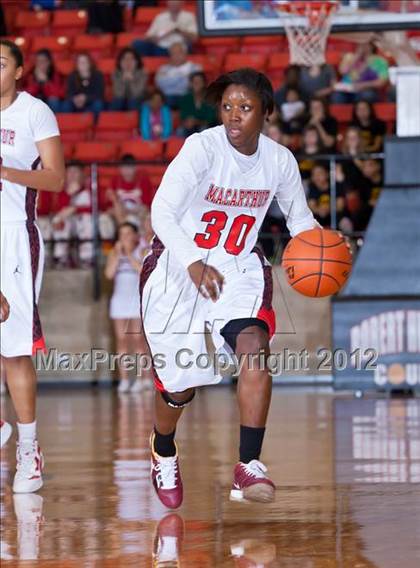 Thumbnail 3 in MacArthur vs. Duncanville (5A Region 1 Final) photogallery.