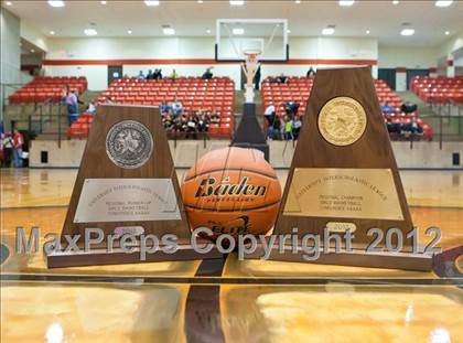 Thumbnail 2 in MacArthur vs. Duncanville (5A Region 1 Final) photogallery.