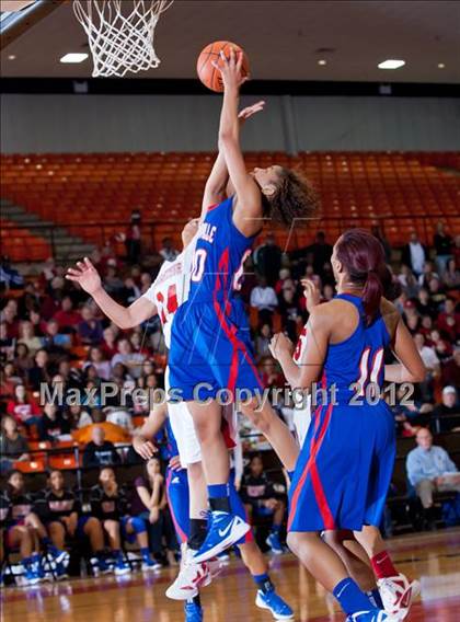 Thumbnail 3 in MacArthur vs. Duncanville (5A Region 1 Final) photogallery.