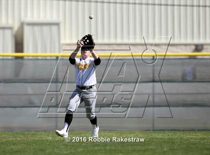 Thumbnail 1 in Crandall vs Gainesville photogallery.