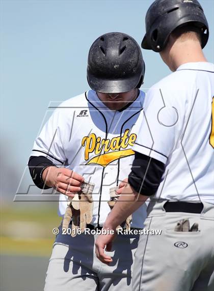 Thumbnail 1 in Crandall vs Gainesville photogallery.
