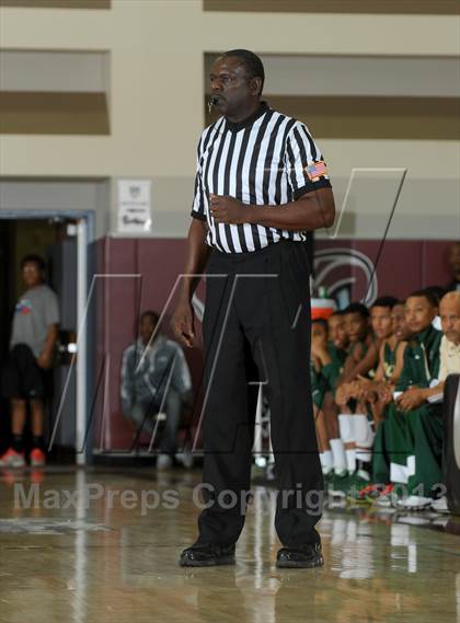 Thumbnail 3 in Long Beach Poly vs. Westchester (MaxPreps Holiday Classic) photogallery.
