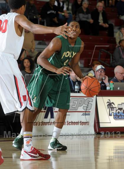 Thumbnail 2 in Long Beach Poly vs. Westchester (MaxPreps Holiday Classic) photogallery.