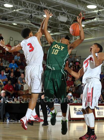 Thumbnail 2 in Long Beach Poly vs. Westchester (MaxPreps Holiday Classic) photogallery.