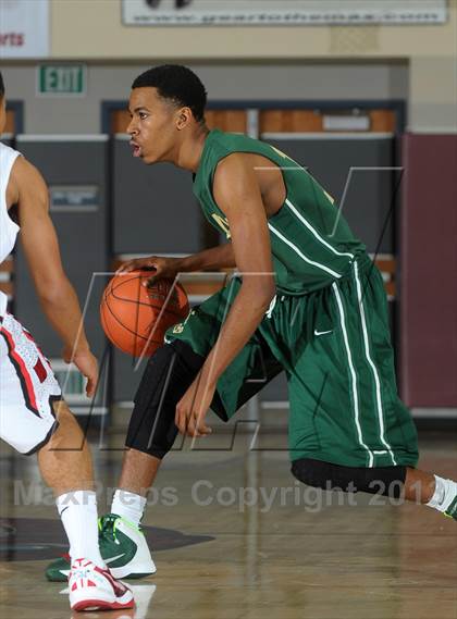 Thumbnail 2 in Long Beach Poly vs. Westchester (MaxPreps Holiday Classic) photogallery.