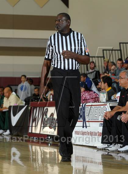 Thumbnail 2 in Long Beach Poly vs. Westchester (MaxPreps Holiday Classic) photogallery.