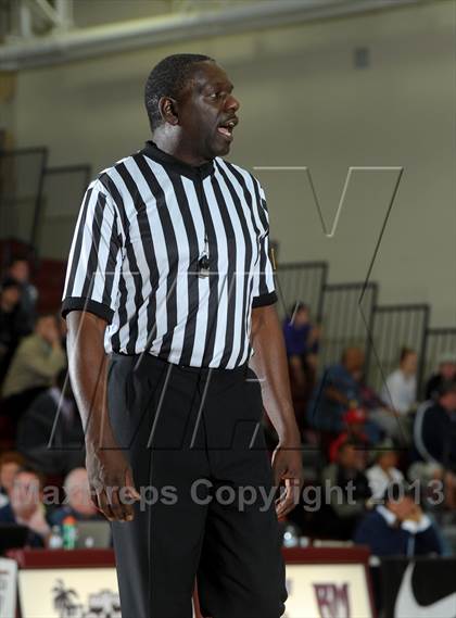 Thumbnail 1 in Long Beach Poly vs. Westchester (MaxPreps Holiday Classic) photogallery.