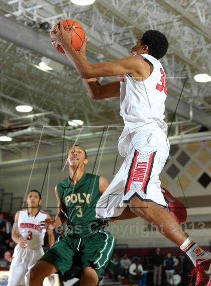 Thumbnail 2 in Long Beach Poly vs. Westchester (MaxPreps Holiday Classic) photogallery.