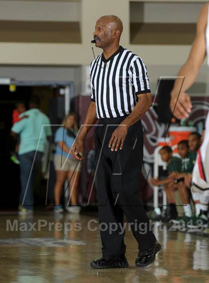 Thumbnail 2 in Long Beach Poly vs. Westchester (MaxPreps Holiday Classic) photogallery.