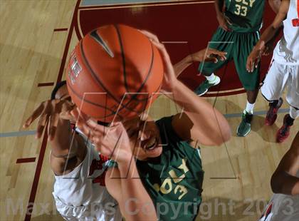 Thumbnail 3 in Long Beach Poly vs. Westchester (MaxPreps Holiday Classic) photogallery.