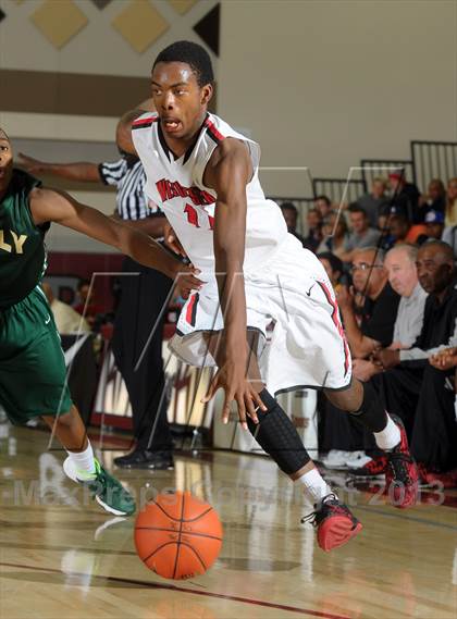 Thumbnail 2 in Long Beach Poly vs. Westchester (MaxPreps Holiday Classic) photogallery.