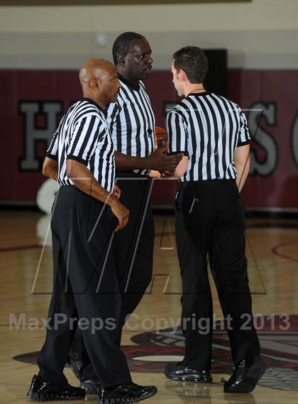 Thumbnail 1 in Long Beach Poly vs. Westchester (MaxPreps Holiday Classic) photogallery.
