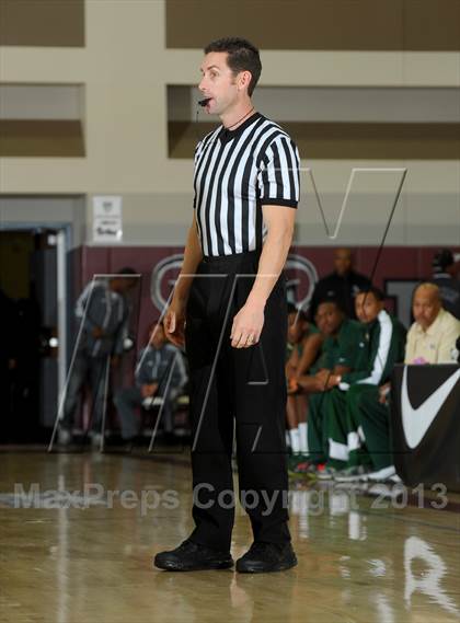 Thumbnail 3 in Long Beach Poly vs. Westchester (MaxPreps Holiday Classic) photogallery.