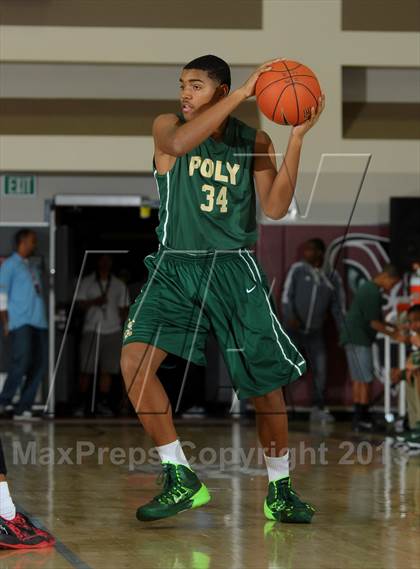 Thumbnail 3 in Long Beach Poly vs. Westchester (MaxPreps Holiday Classic) photogallery.