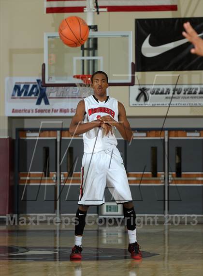 Thumbnail 3 in Long Beach Poly vs. Westchester (MaxPreps Holiday Classic) photogallery.