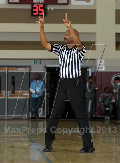 Thumbnail 1 in Long Beach Poly vs. Westchester (MaxPreps Holiday Classic) photogallery.
